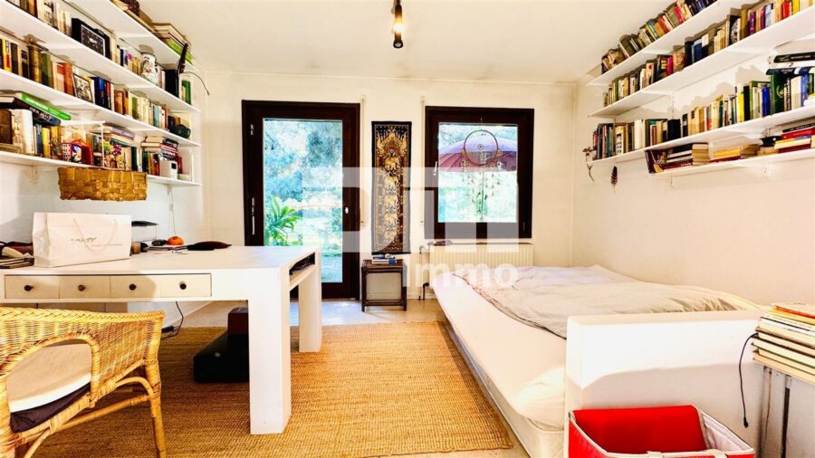 Einfamilienhaus im Bungalow-Stil + Nutzflächen / Pool / Terrasse auf riesigem Traumgrundstück - EG Kinderzimmer 3 / Gästezimmer / Zugang Terrasse